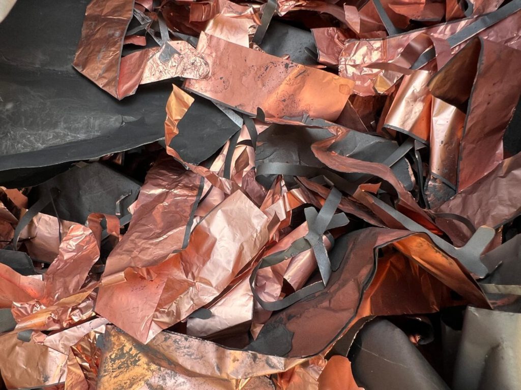 Kathodenfolie einer Li-Ion-Batterie mit Graphit beschichtet 
